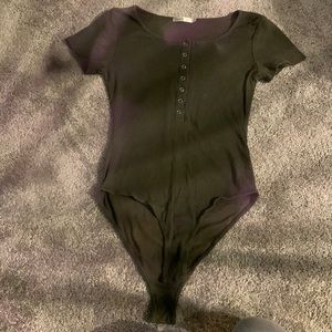 Green short sleeve - small- heart hips